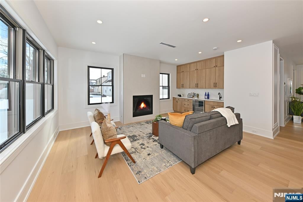 River Edge, New Jersey, 07661, United States, 5 Bedrooms Bedrooms, ,6 BathroomsBathrooms,Residential,Active,2014946