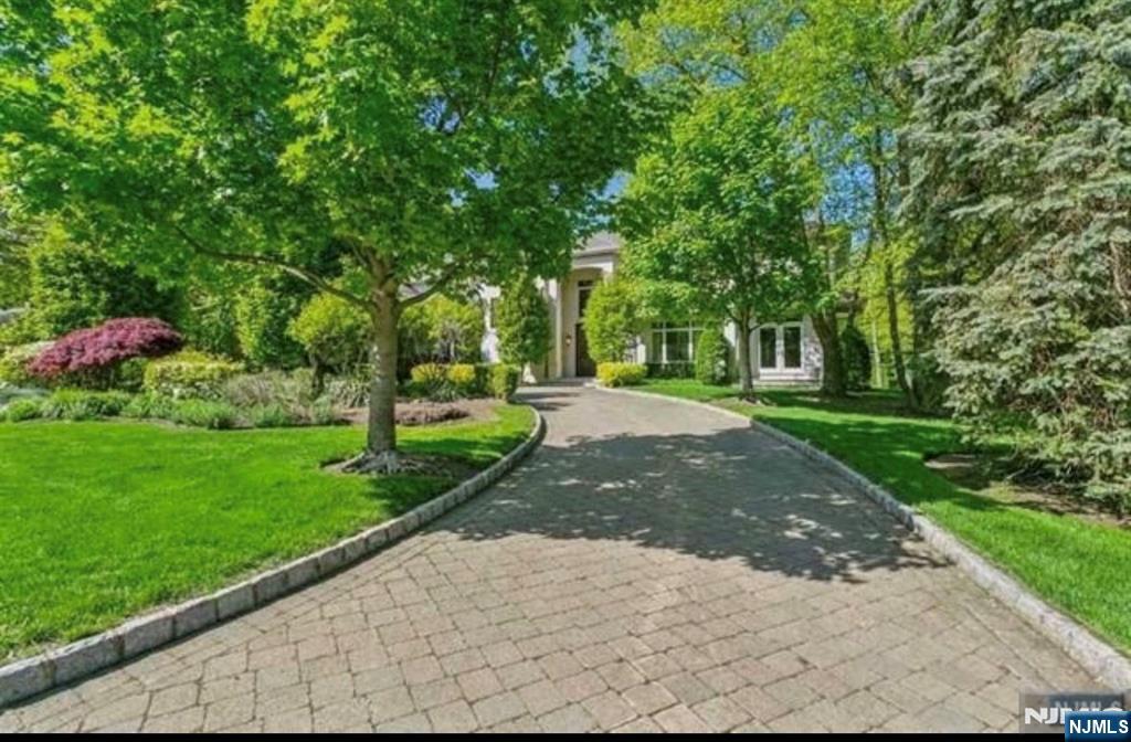 Tenafly, New Jersey, 07670, United States, 6 Bedrooms Bedrooms, ,7 BathroomsBathrooms,Residential,Active,2043827