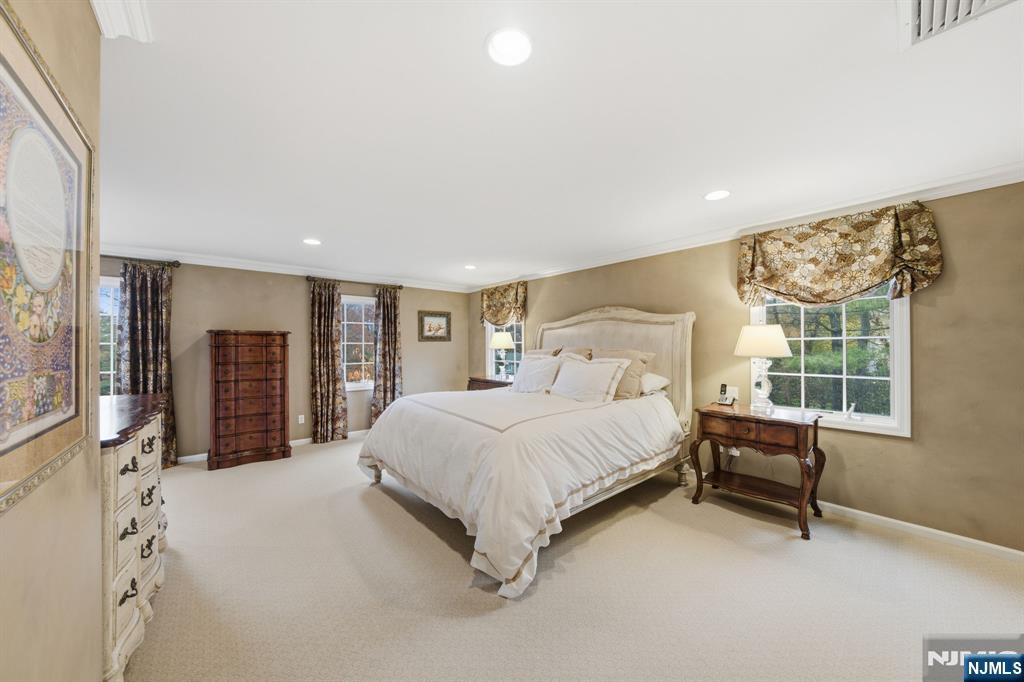 Tenafly, New Jersey, 07670, United States, 6 Bedrooms Bedrooms, ,4 BathroomsBathrooms,Residential,Pending,2007021