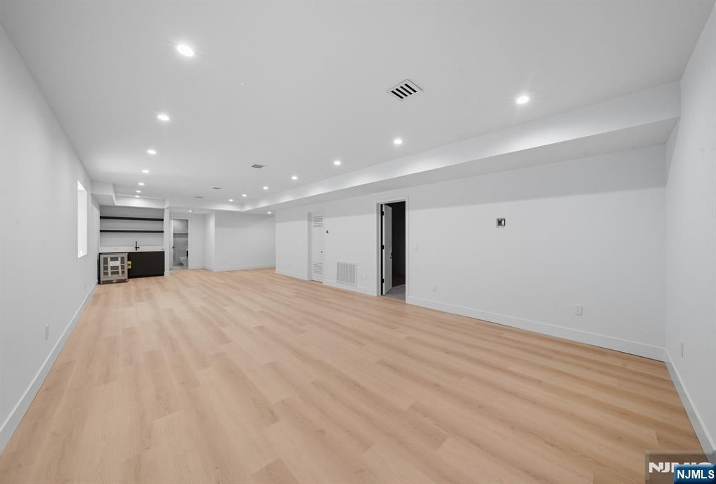 Tenafly, New Jersey, 07670, United States, 6 Bedrooms Bedrooms, ,6 BathroomsBathrooms,Residential,Active,1942348