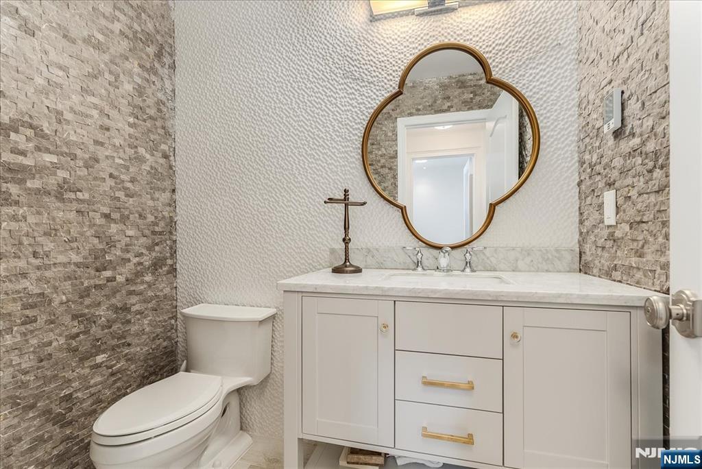 Upper Saddle River, New Jersey, 07458, United States, 4 Bedrooms Bedrooms, ,5 BathroomsBathrooms,Residential,Active,1964462