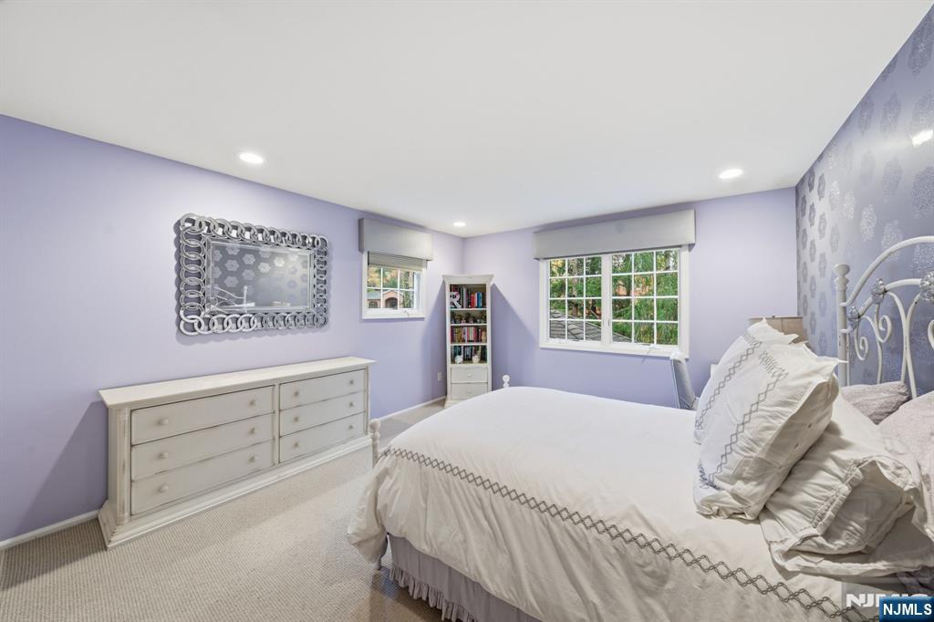 Tenafly, New Jersey, 07670, United States, 6 Bedrooms Bedrooms, ,4 BathroomsBathrooms,Residential,Pending,2007021