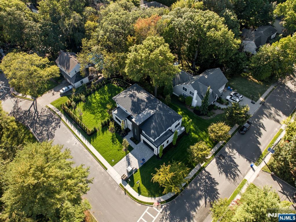 Tenafly, New Jersey, 07670, United States, 6 Bedrooms Bedrooms, ,6 BathroomsBathrooms,Residential,Active,1942348