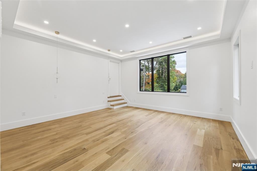 Tenafly, New Jersey, 07670, United States, 6 Bedrooms Bedrooms, ,7 BathroomsBathrooms,Residential,Active,1952304