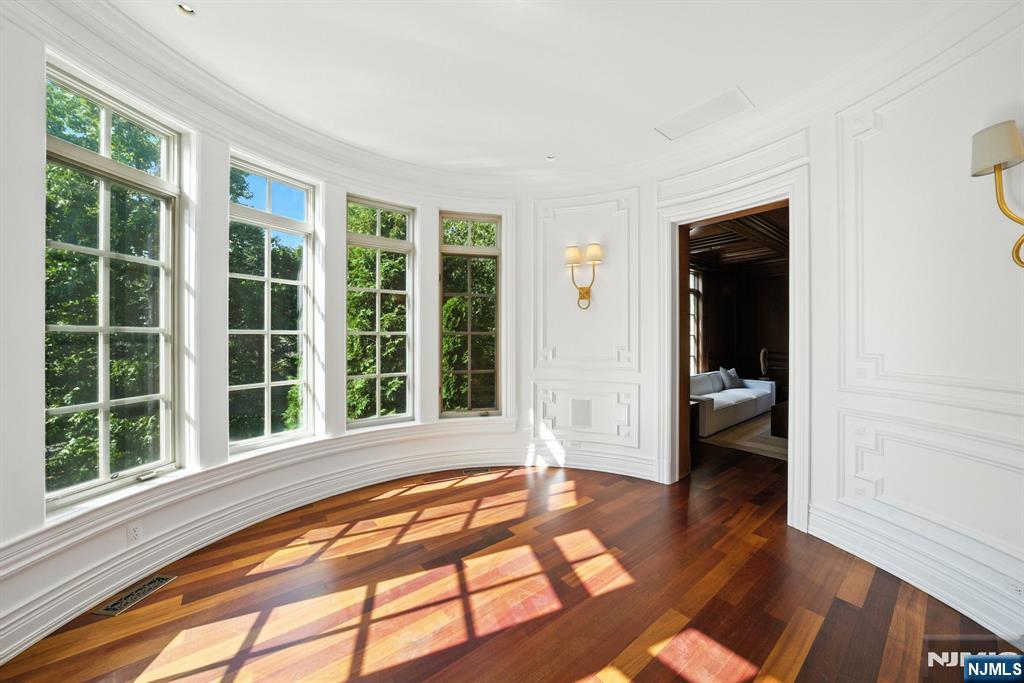Tenafly, New Jersey, 07670, United States, 7 Bedrooms Bedrooms, ,9 BathroomsBathrooms,Residential,Active,1919077