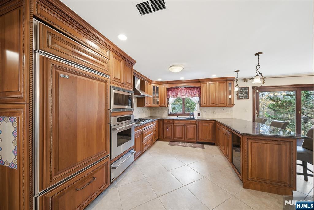 Cresskill, New Jersey, 07626, United States, 5 Bedrooms Bedrooms, ,5 BathroomsBathrooms,Residential,Active,2007619