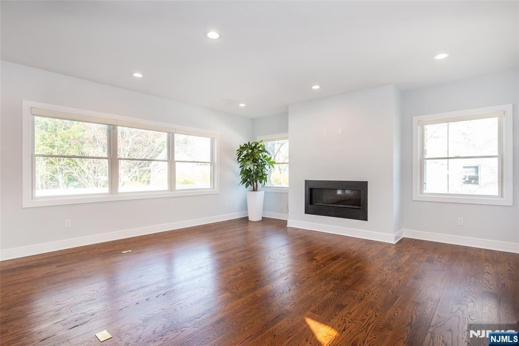 Demarest, New Jersey, 07627, United States, 5 Bedrooms Bedrooms, ,7 BathroomsBathrooms,Residential,Active,2037533