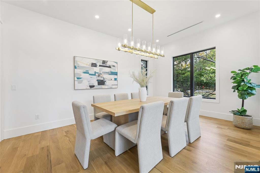 Tenafly, New Jersey, 07670, United States, 6 Bedrooms Bedrooms, ,7 BathroomsBathrooms,Residential,Active,1952304