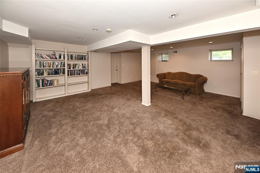 Englewood Cliffs, New Jersey, 07632, United States, 5 Bedrooms Bedrooms, ,4 BathroomsBathrooms,Residential,Active,1929465