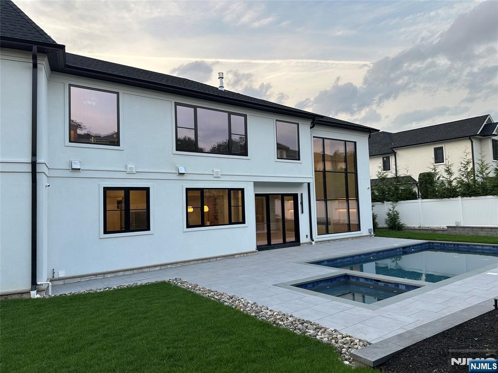 Englewood Cliffs, New Jersey, 07632, United States, 7 Bedrooms Bedrooms, ,8 BathroomsBathrooms,Residential,Active,1952040