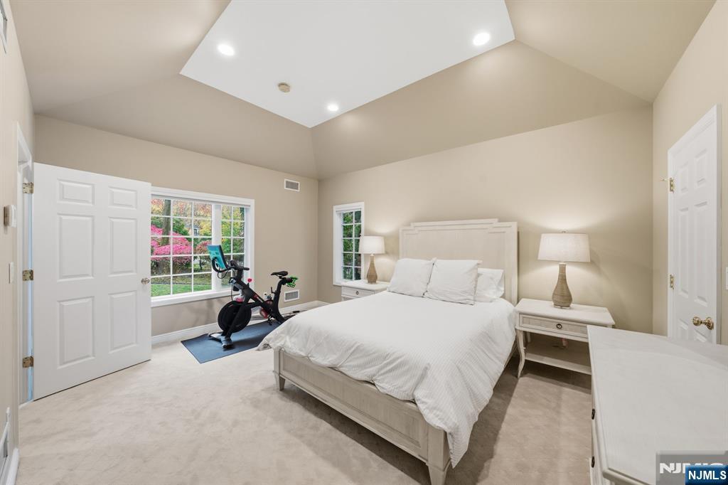 Tenafly, New Jersey, 07670, United States, 6 Bedrooms Bedrooms, ,4 BathroomsBathrooms,Residential,Pending,2007021