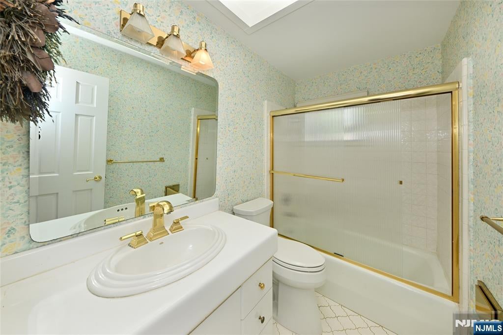 Englewood Cliffs, New Jersey, 07632, United States, 5 Bedrooms Bedrooms, ,4 BathroomsBathrooms,Residential,Active,1929465