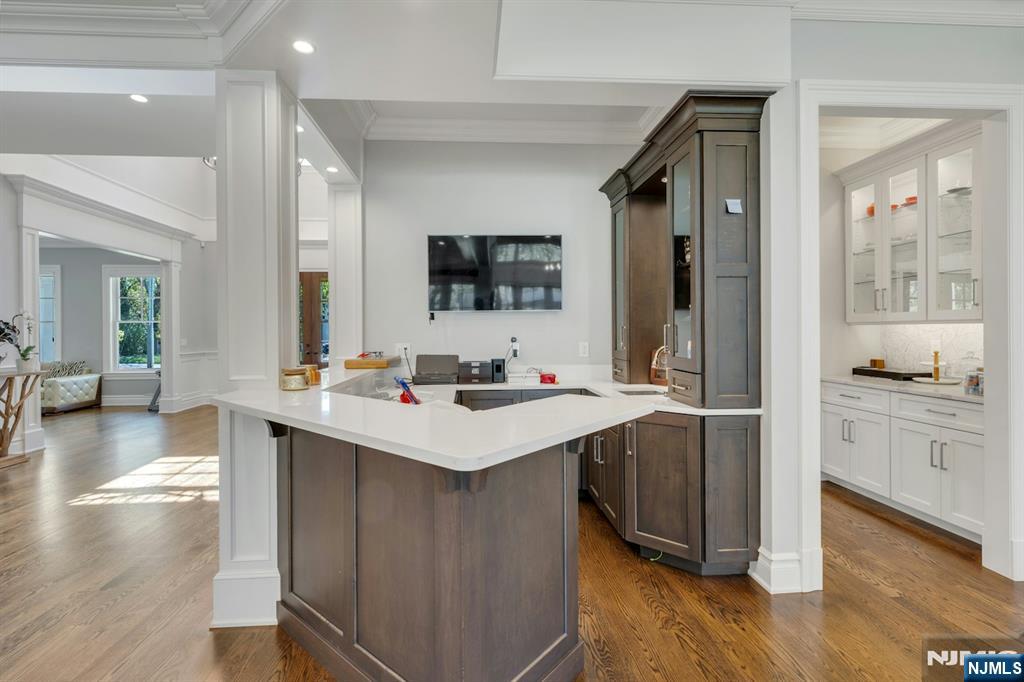 Upper Saddle River, New Jersey, 07458, United States, 5 Bedrooms Bedrooms, ,7 BathroomsBathrooms,Residential,Active,1945224