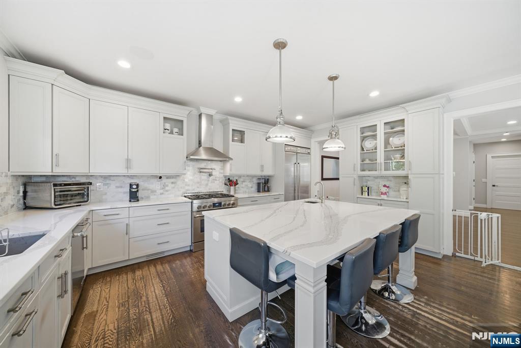 Tenafly, New Jersey, 07670, United States, 5 Bedrooms Bedrooms, ,5 BathroomsBathrooms,Residential,Active,1970990