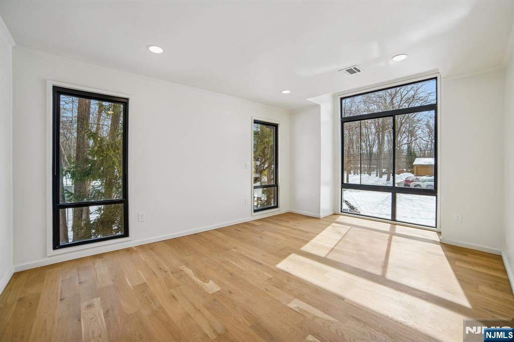 Par-Troy Hills Twp., New Jersey, 07054, United States, 4 Bedrooms Bedrooms, ,4 BathroomsBathrooms,Residential,Active,2021621
