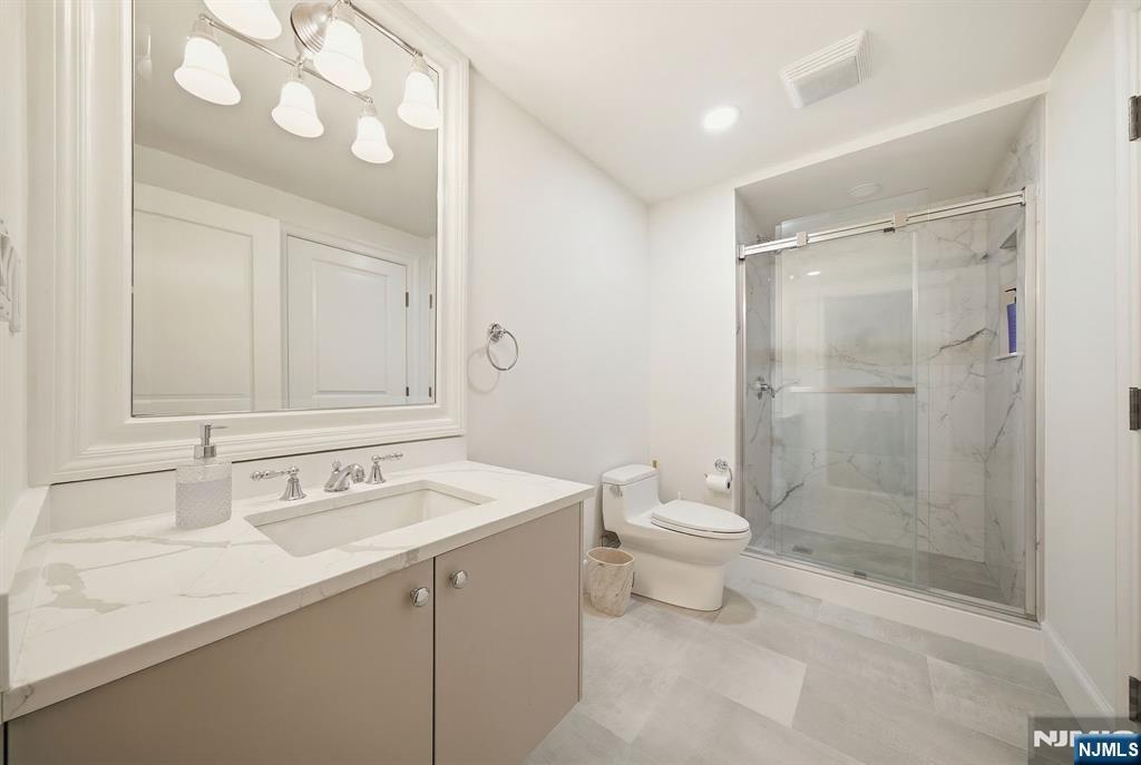 Tenafly, New Jersey, 07670, United States, 6 Bedrooms Bedrooms, ,7 BathroomsBathrooms,Residential,Active,2043827