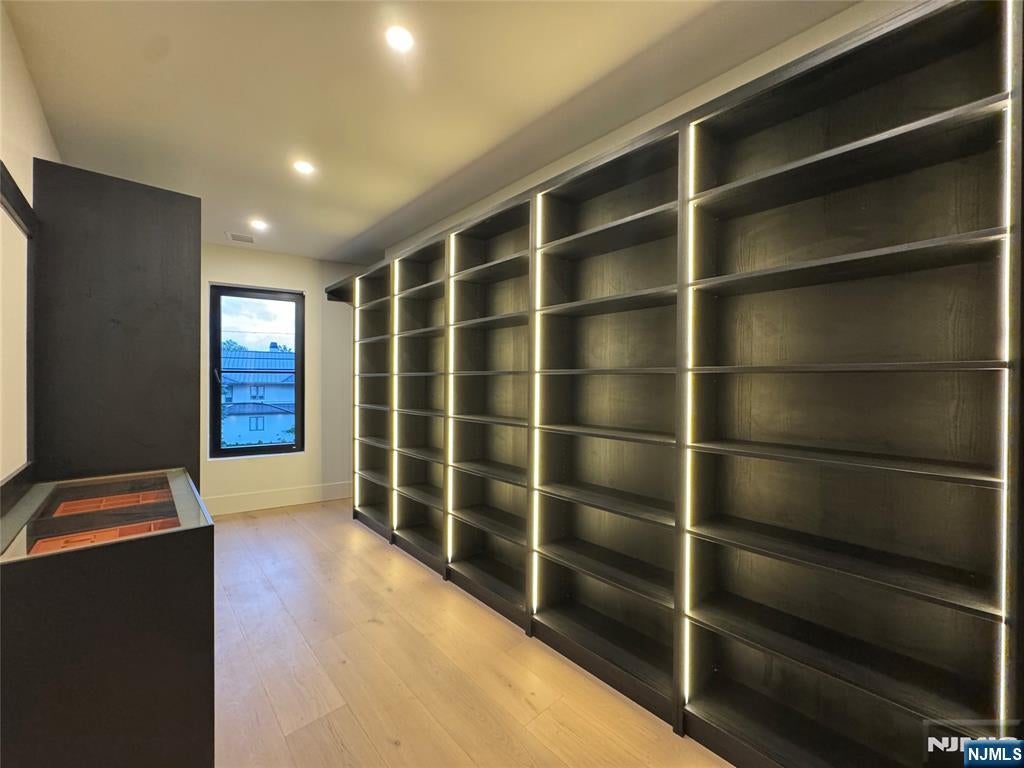 Englewood Cliffs, New Jersey, 07632, United States, 7 Bedrooms Bedrooms, ,8 BathroomsBathrooms,Residential,Active,1952040