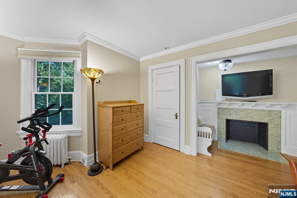 Tenafly, New Jersey, 07670, United States, 6 Bedrooms Bedrooms, ,4 BathroomsBathrooms,Residential,Active,1945075