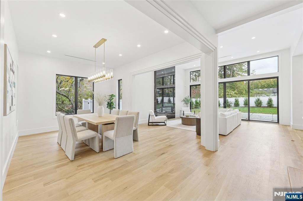 Tenafly, New Jersey, 07670, United States, 6 Bedrooms Bedrooms, ,7 BathroomsBathrooms,Residential,Active,1952304