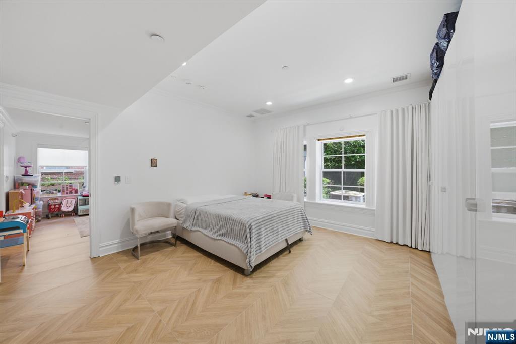 Tenafly, New Jersey, 07670, United States, 4 Bedrooms Bedrooms, ,5 BathroomsBathrooms,Residential,Active,2045606