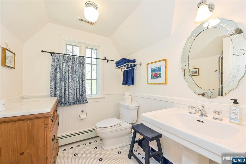 Glen Rock, New Jersey, 07452, United States, 5 Bedrooms Bedrooms, ,6 BathroomsBathrooms,Residential,Active,2042645