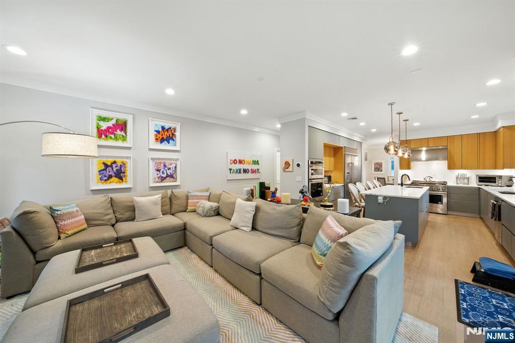 Cresskill, New Jersey, 07626, United States, 5 Bedrooms Bedrooms, ,5 BathroomsBathrooms,Residential,Active,1929433