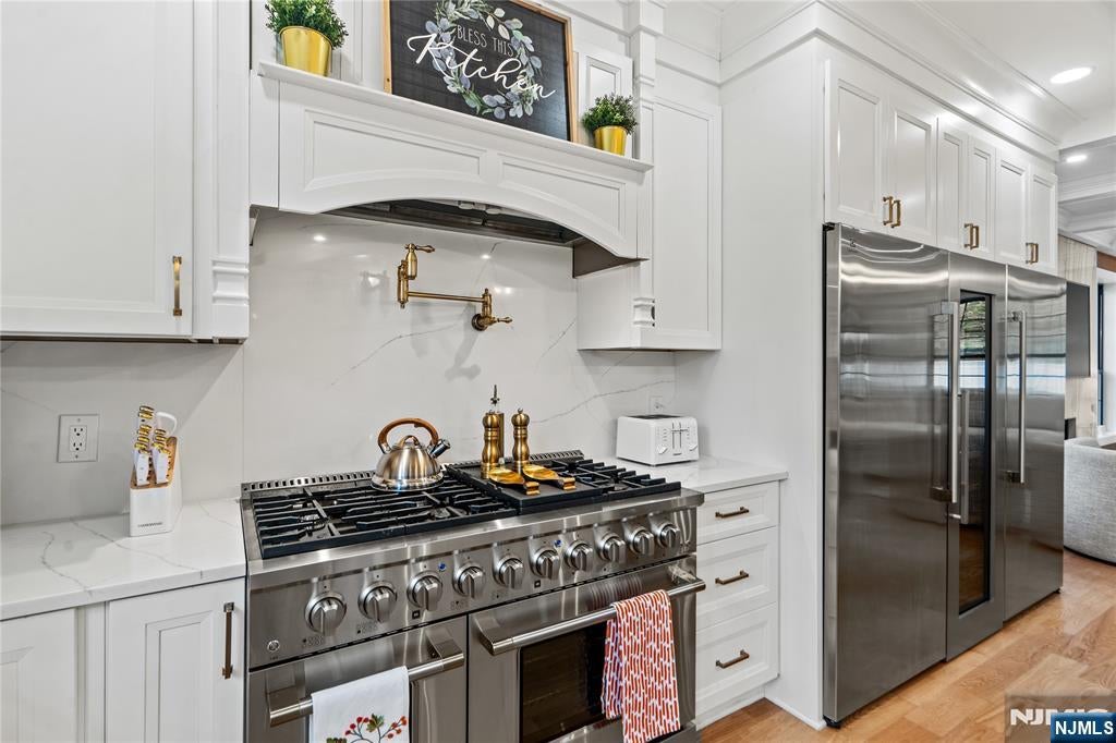 Roseland, New Jersey, 07068, United States, 4 Bedrooms Bedrooms, ,4 BathroomsBathrooms,Residential,Active,2045539