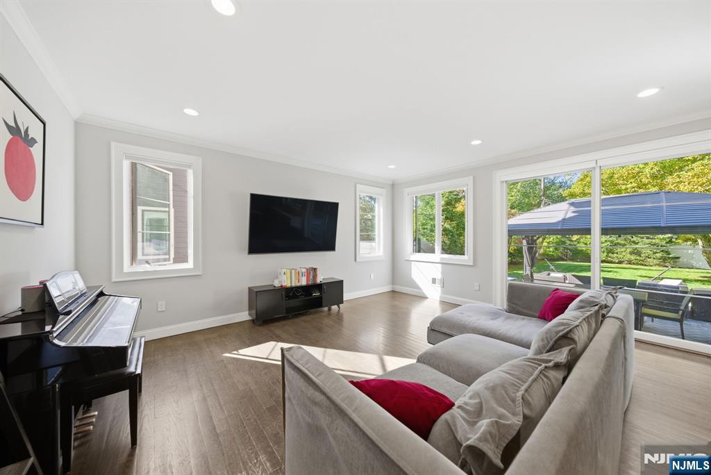 Tenafly, New Jersey, 07670, United States, 5 Bedrooms Bedrooms, ,5 BathroomsBathrooms,Residential,Active,1970990