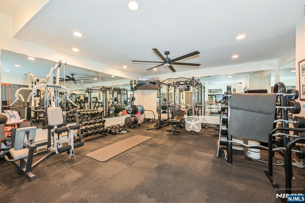 Glen Rock, New Jersey, 07452, United States, 5 Bedrooms Bedrooms, ,6 BathroomsBathrooms,Residential,Active,2042645