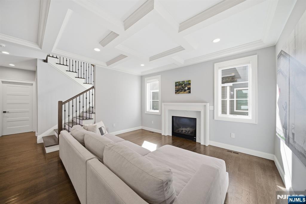 Tenafly, New Jersey, 07670, United States, 5 Bedrooms Bedrooms, ,5 BathroomsBathrooms,Residential,Active,1970990