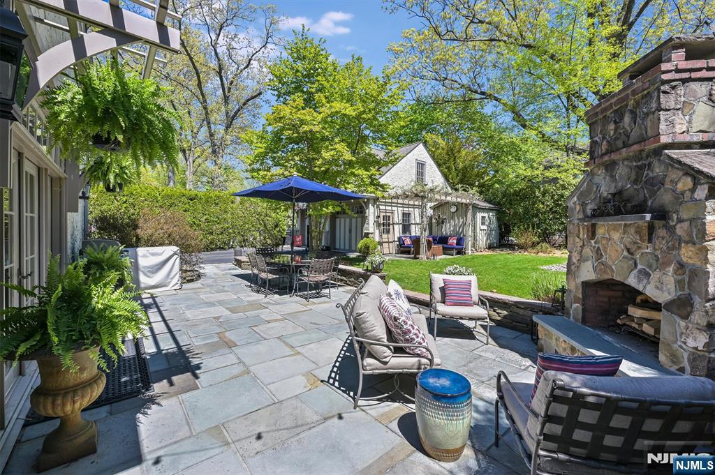 Glen Rock, New Jersey, 07452, United States, 5 Bedrooms Bedrooms, ,6 BathroomsBathrooms,Residential,Active,2042645