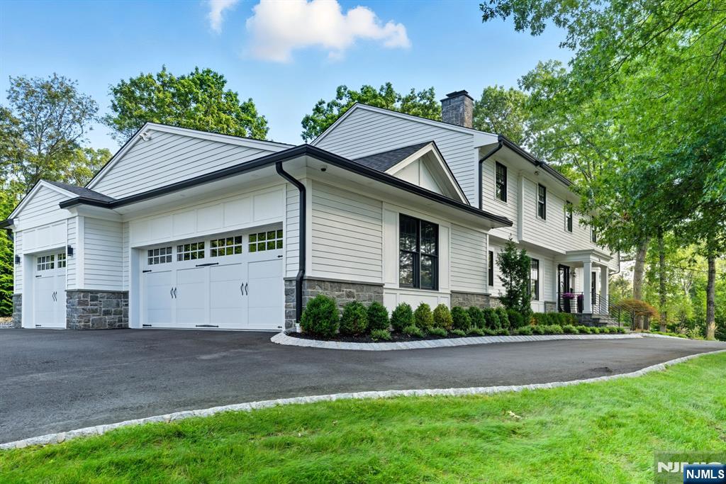 Tenafly, New Jersey, 07670, United States, 5 Bedrooms Bedrooms, ,7 BathroomsBathrooms,Residential,Active,1963399