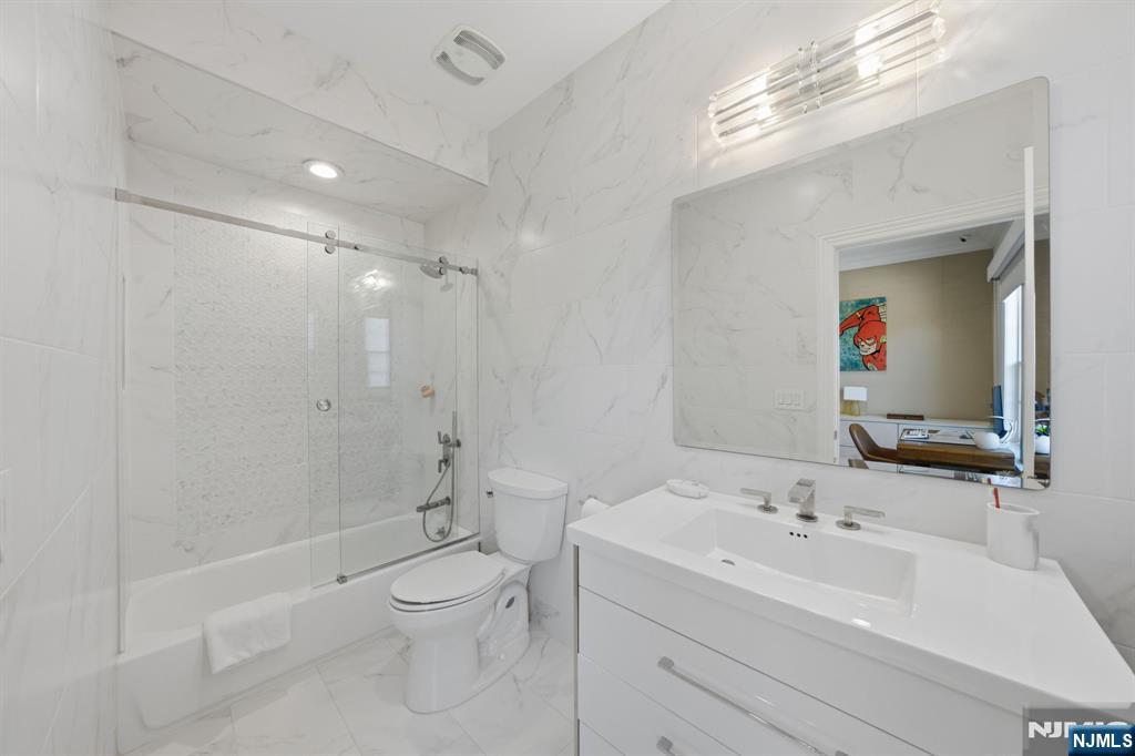 Tenafly, New Jersey, 07670, United States, 4 Bedrooms Bedrooms, ,5 BathroomsBathrooms,Residential,Active,2045606