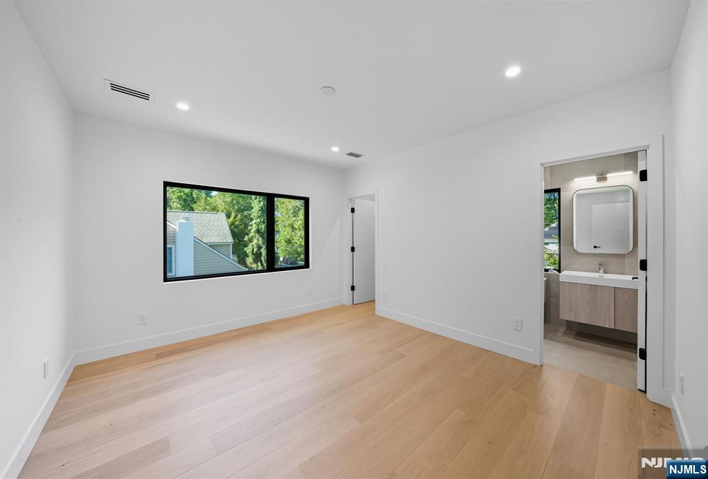 Tenafly, New Jersey, 07670, United States, 6 Bedrooms Bedrooms, ,6 BathroomsBathrooms,Residential,Active,1942348