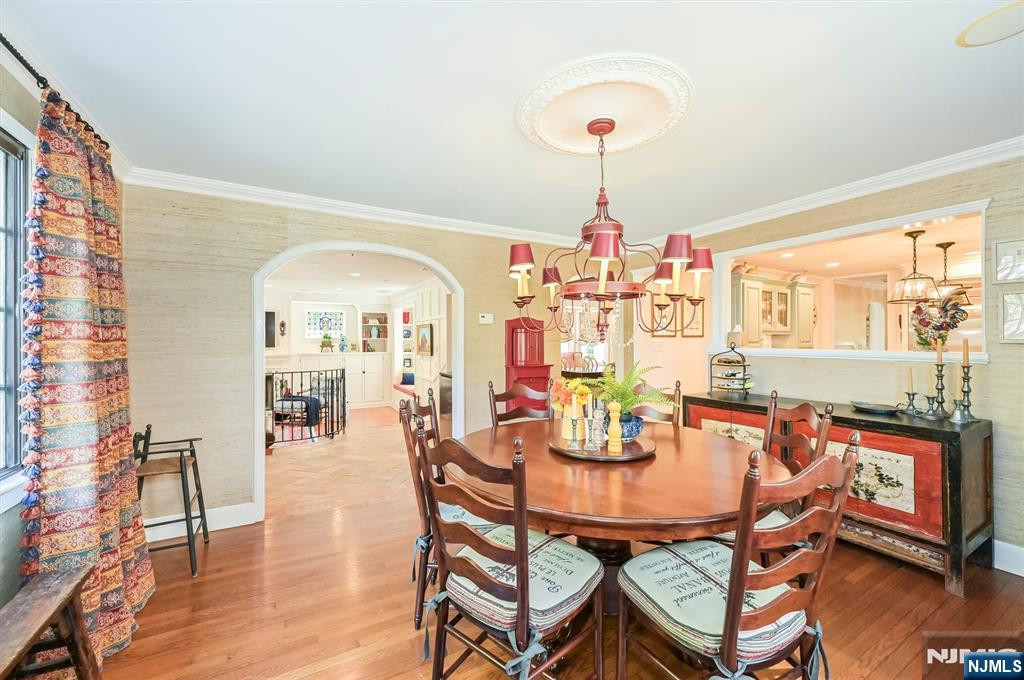 Glen Rock, New Jersey, 07452, United States, 5 Bedrooms Bedrooms, ,6 BathroomsBathrooms,Residential,Active,2042645