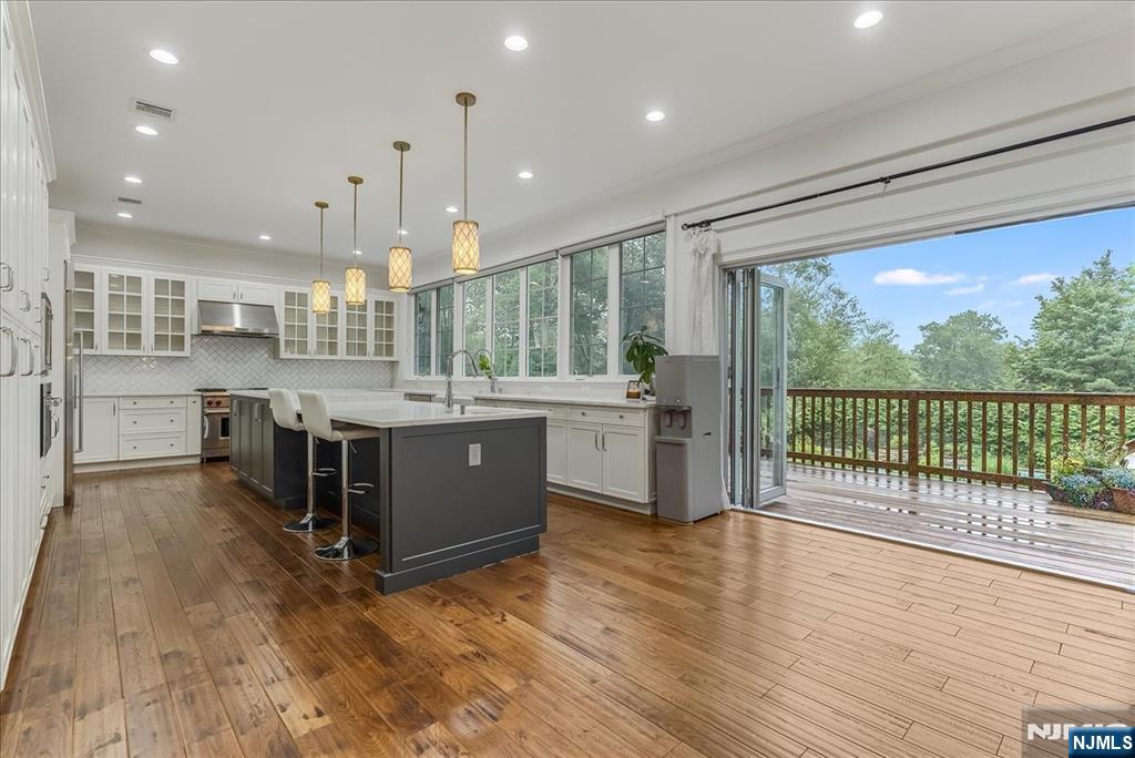 Upper Saddle River, New Jersey, 07458, United States, 4 Bedrooms Bedrooms, ,5 BathroomsBathrooms,Residential,Active,1964462