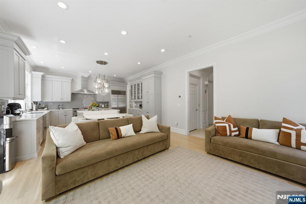 Tenafly, New Jersey, 07670, United States, 4 Bedrooms Bedrooms, ,5 BathroomsBathrooms,Residential,Active,2045606