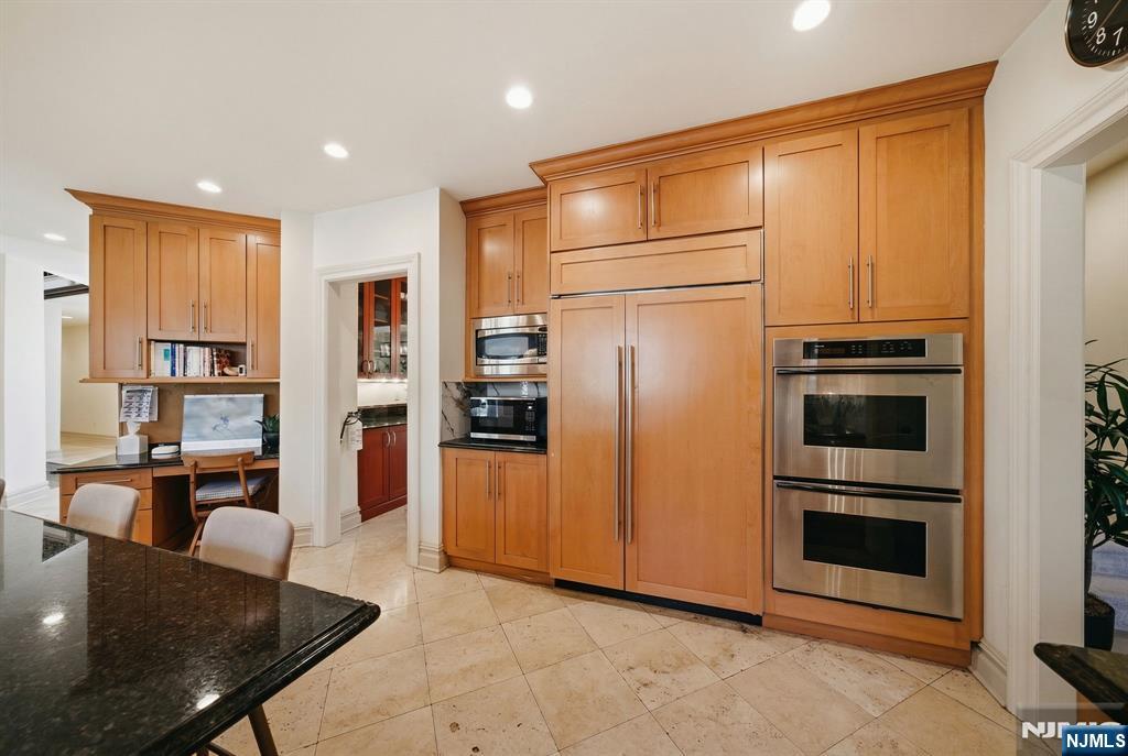 Tenafly, New Jersey, 07670, United States, 6 Bedrooms Bedrooms, ,7 BathroomsBathrooms,Residential,Active,2043827
