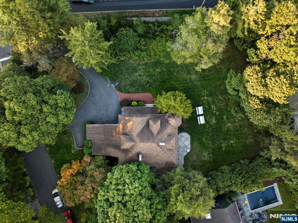 Tenafly, New Jersey, 07670, United States, 6 Bedrooms Bedrooms, ,4 BathroomsBathrooms,Residential,Active,1945075