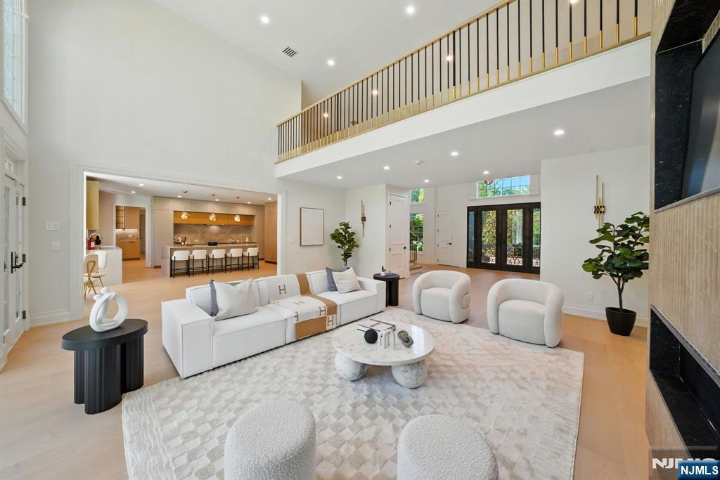 Tenafly, New Jersey, 07670, United States, 6 Bedrooms Bedrooms, ,7 BathroomsBathrooms,Residential,Active,1927680