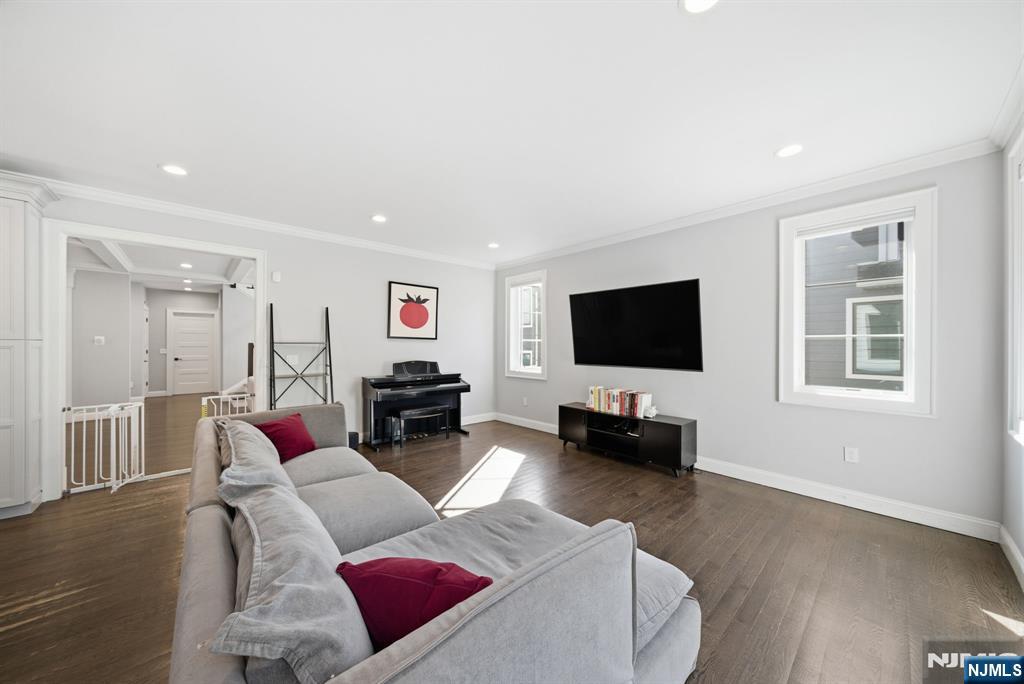 Tenafly, New Jersey, 07670, United States, 5 Bedrooms Bedrooms, ,5 BathroomsBathrooms,Residential,Active,1970990