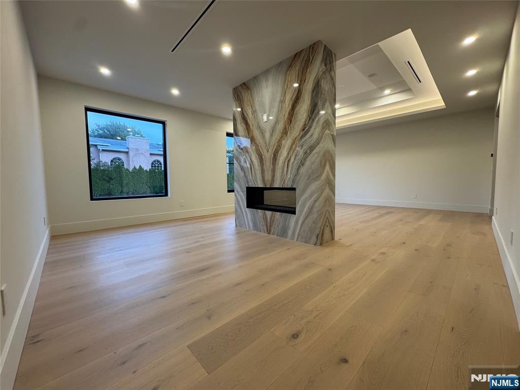 Englewood Cliffs, New Jersey, 07632, United States, 7 Bedrooms Bedrooms, ,8 BathroomsBathrooms,Residential,Active,1952040