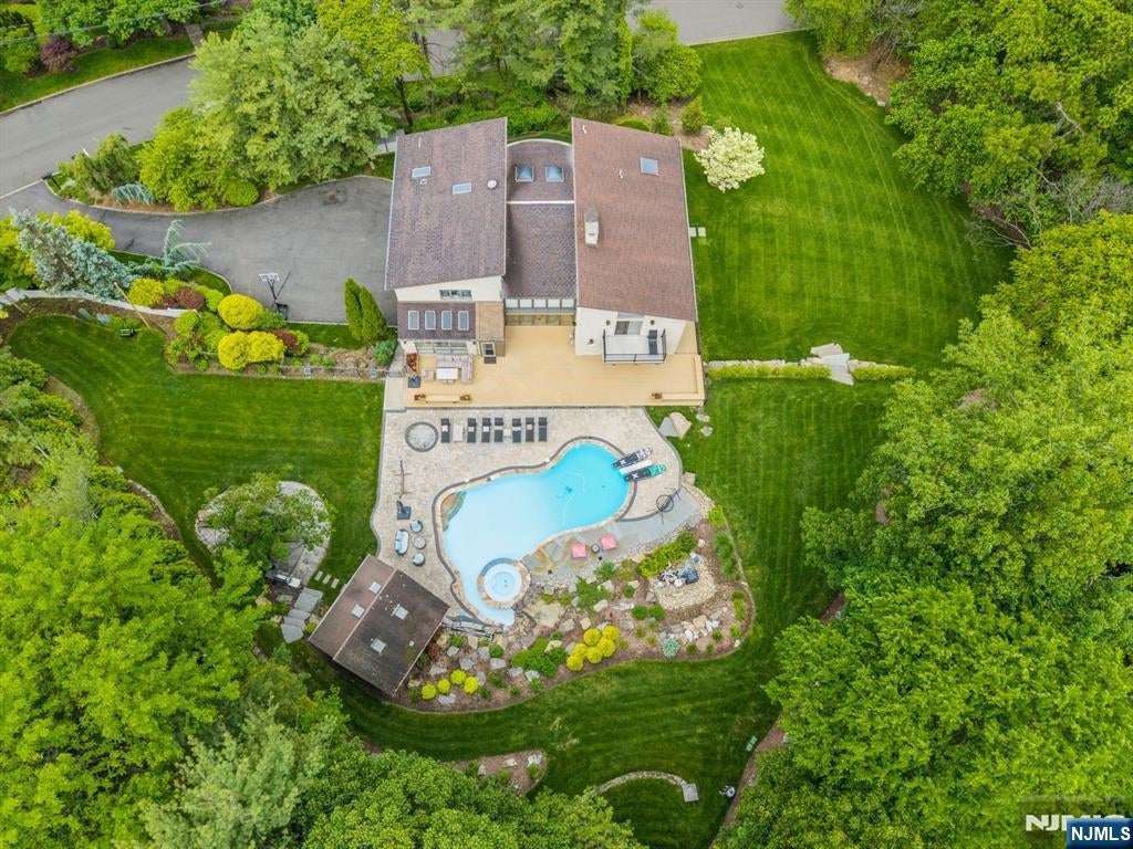 Cresskill, New Jersey, 07626, United States, 8 Bedrooms Bedrooms, ,5 BathroomsBathrooms,Residential,Active,1831840