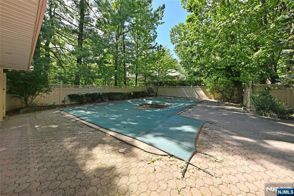 Englewood Cliffs, New Jersey, 07632, United States, 5 Bedrooms Bedrooms, ,4 BathroomsBathrooms,Residential,Active,1929465