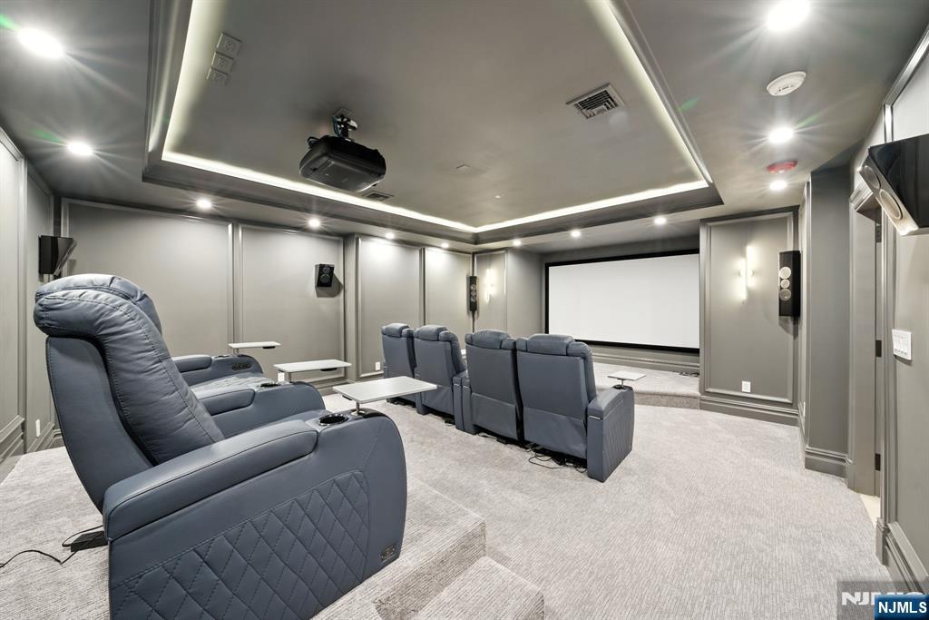 Tenafly, New Jersey, 07670, United States, 6 Bedrooms Bedrooms, ,7 BathroomsBathrooms,Residential,Active,1927680