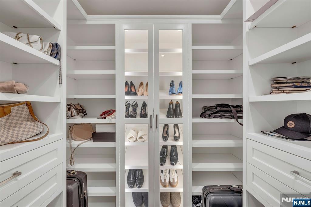 Upper Saddle River, New Jersey, 07458, United States, 5 Bedrooms Bedrooms, ,7 BathroomsBathrooms,Residential,Active,1945224