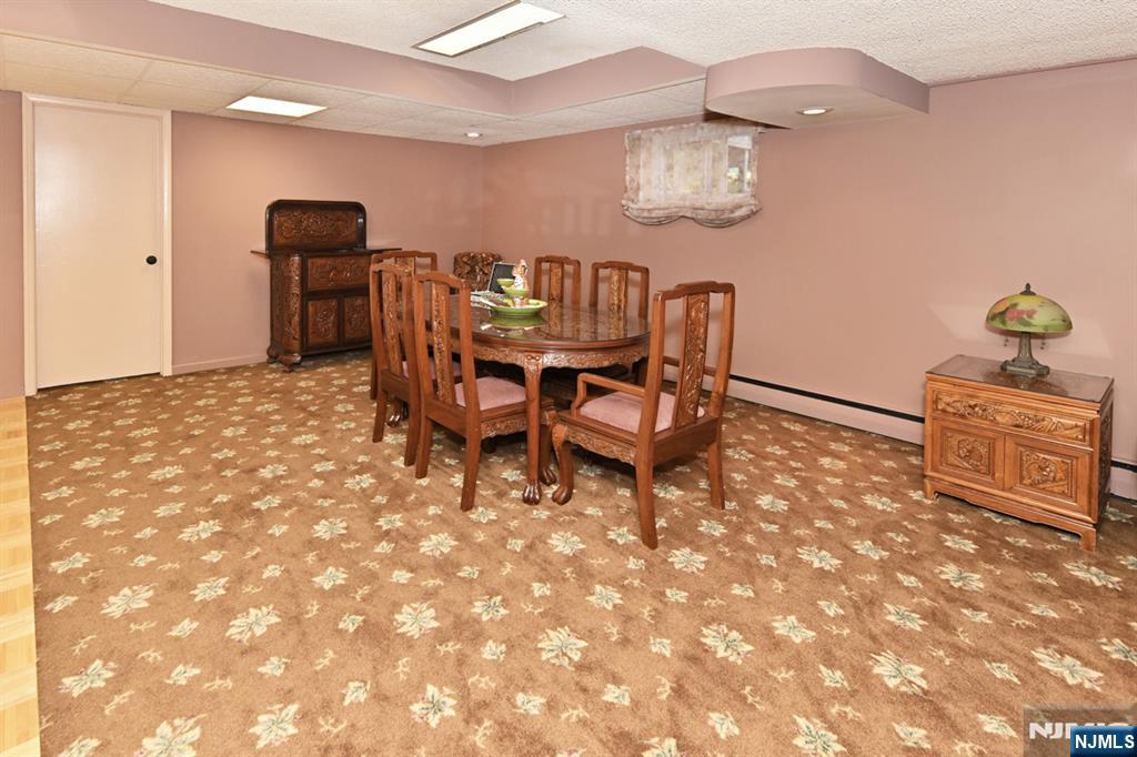 Paramus, New Jersey, 07652, United States, 4 Bedrooms Bedrooms, ,6 BathroomsBathrooms,Residential,Active,1990037