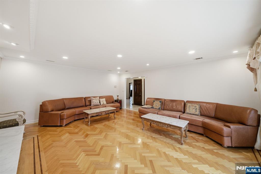 Cresskill, New Jersey, 07626, United States, 5 Bedrooms Bedrooms, ,5 BathroomsBathrooms,Residential,Active,1995264