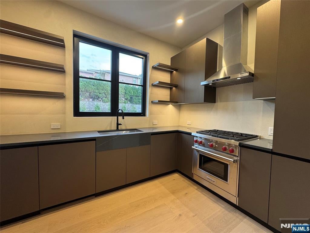 Englewood Cliffs, New Jersey, 07632, United States, 7 Bedrooms Bedrooms, ,8 BathroomsBathrooms,Residential,Active,1952040