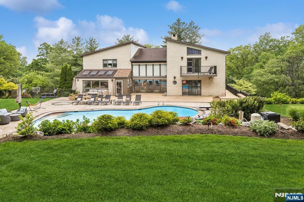 Cresskill, New Jersey, 07626, United States, 8 Bedrooms Bedrooms, ,5 BathroomsBathrooms,Residential,Active,1831840